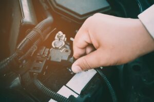 Почему после замены свечей двигатель троит