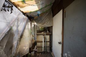 Почему в панельном доме трещина по потолку в новостройке как доказать брак